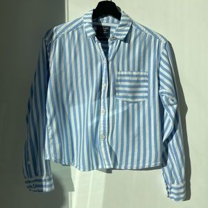 Abrocombie & Fitch blue and white button up size XS petite